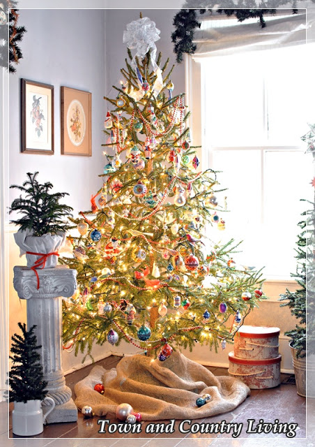 jute bag to cover the tripod of the Christmas tree