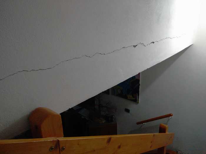 crack joint wall floor