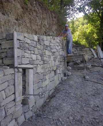 Retaining wall